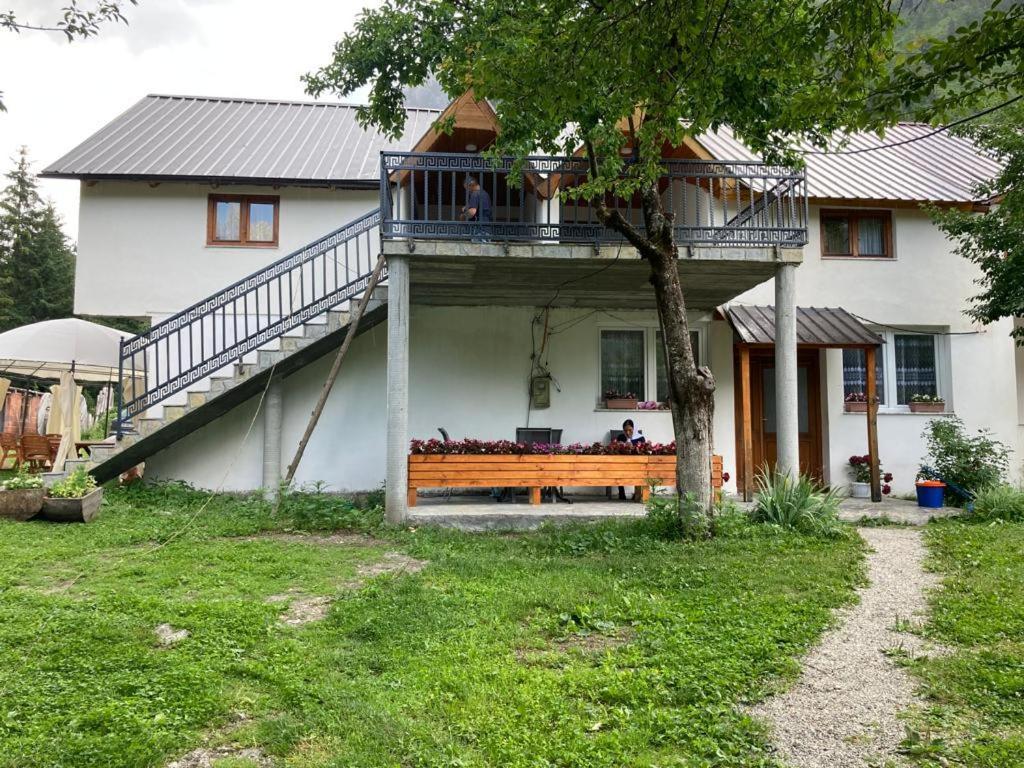 Hotel Bujtina Arturi Valbone Exteriér fotografie